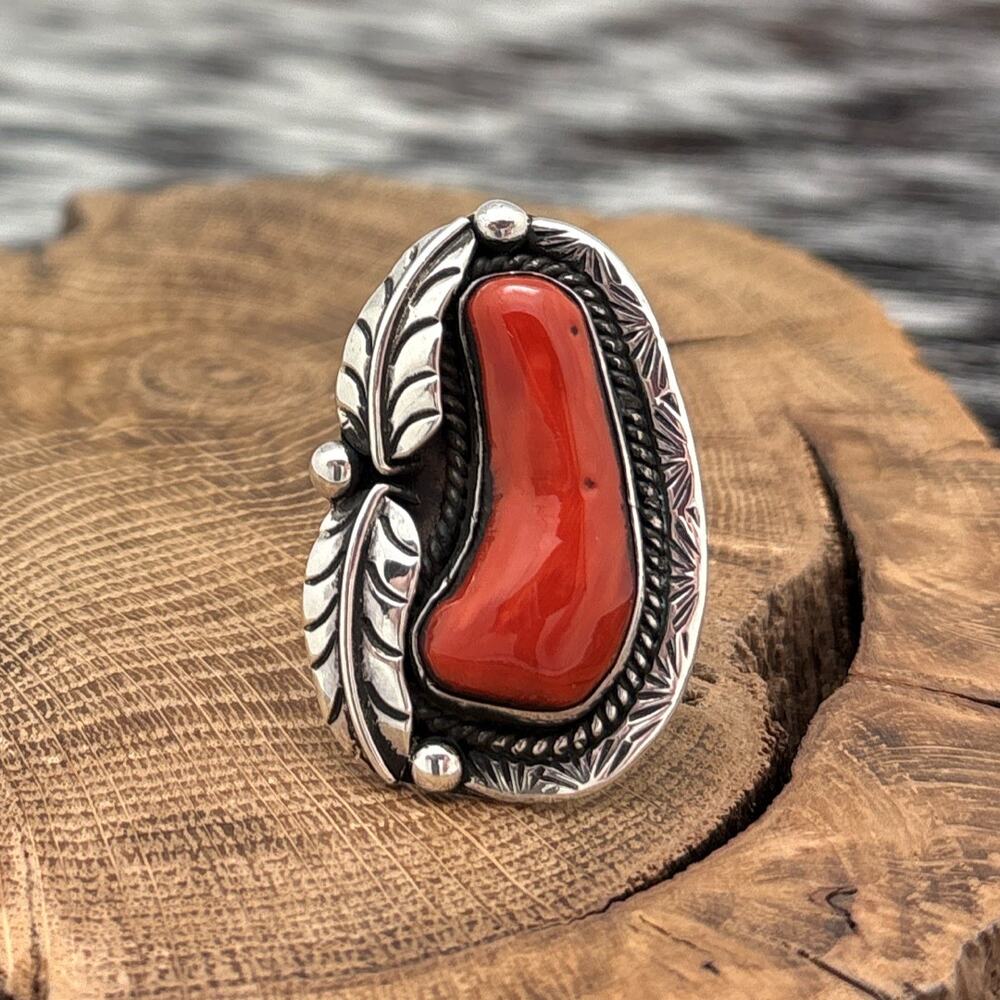 1970s Native American NAVAJO Sterling Silver & Coral Ring With Leaves Size 7